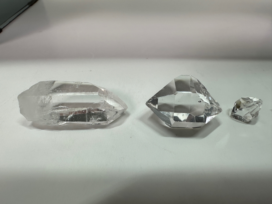 Large Crystal With Glass Display Stand 13L X 4H 11.2lbs & Several Smaller Crystals [Photo 7]