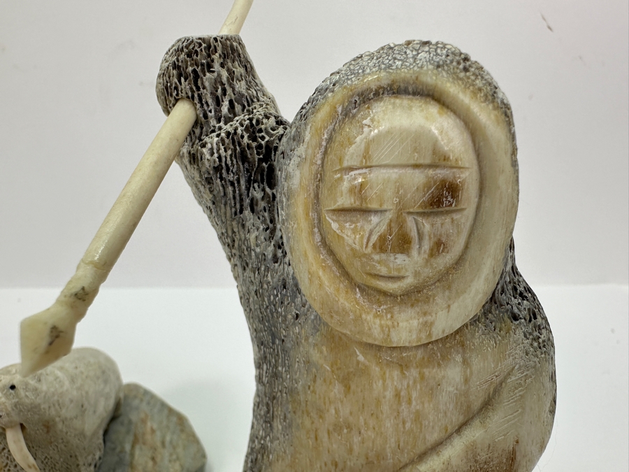 Pair Of Vintage Inuit Eskimo Carved Whalebone Figurines [Photo 2]