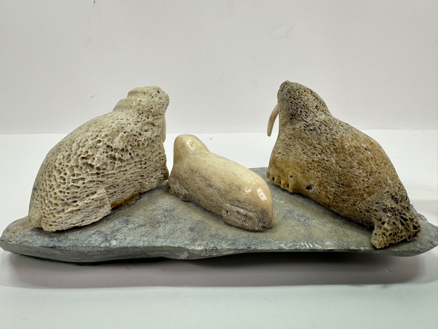 Pair Of Vintage Inuit Eskimo Carved Whalebone Figurines [Photo 6]