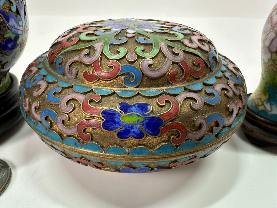 Two Small Chinese Cloisonne Jars And One Chinese Cloisonne Round Lidded Box [Photo 4]