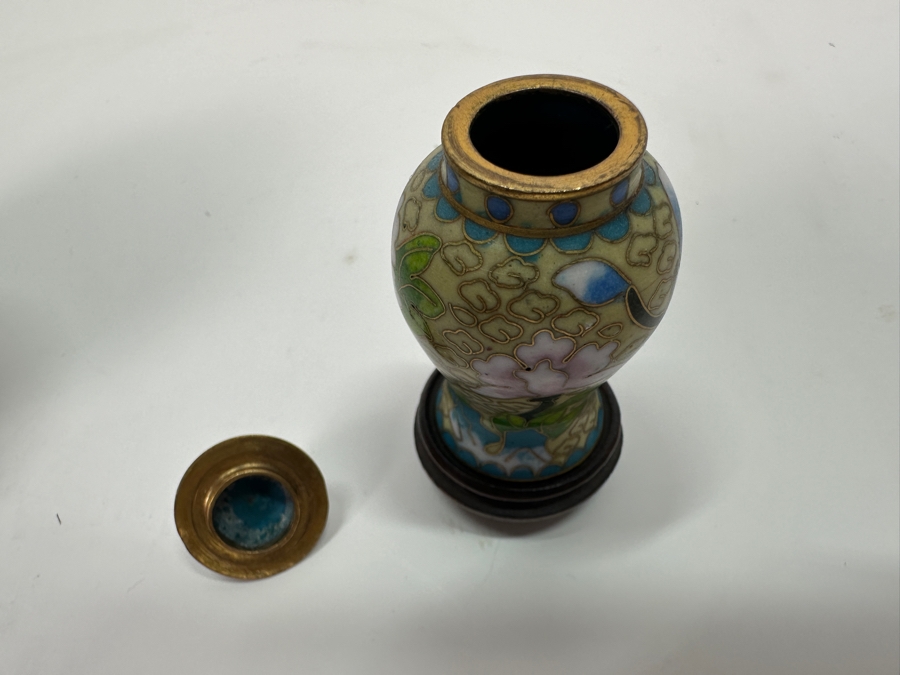 Two Small Chinese Cloisonne Jars And One Chinese Cloisonne Round Lidded Box [Photo 9]