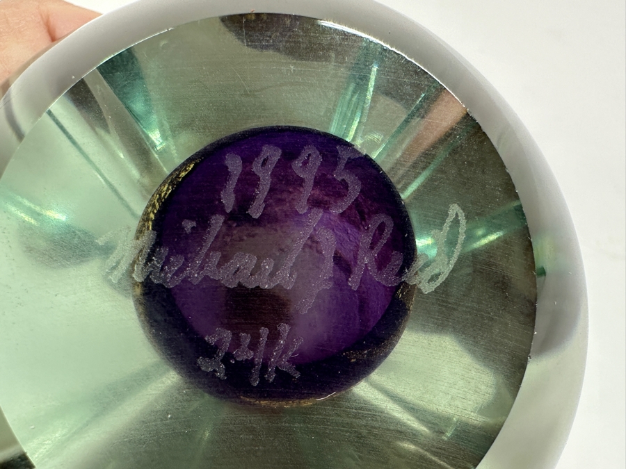 Signed Michael J Reid 24K Gold Art Glass Paperweight 1995 3.5H [Photo 10]