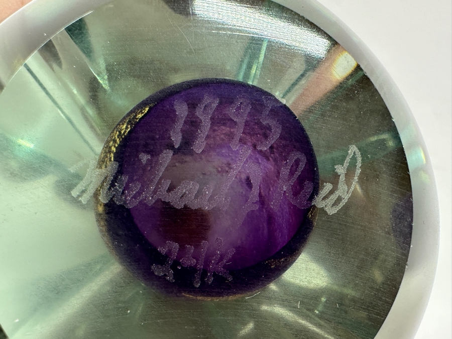 Signed Michael J Reid 24K Gold Art Glass Paperweight 1995 3.5H [Photo 9]