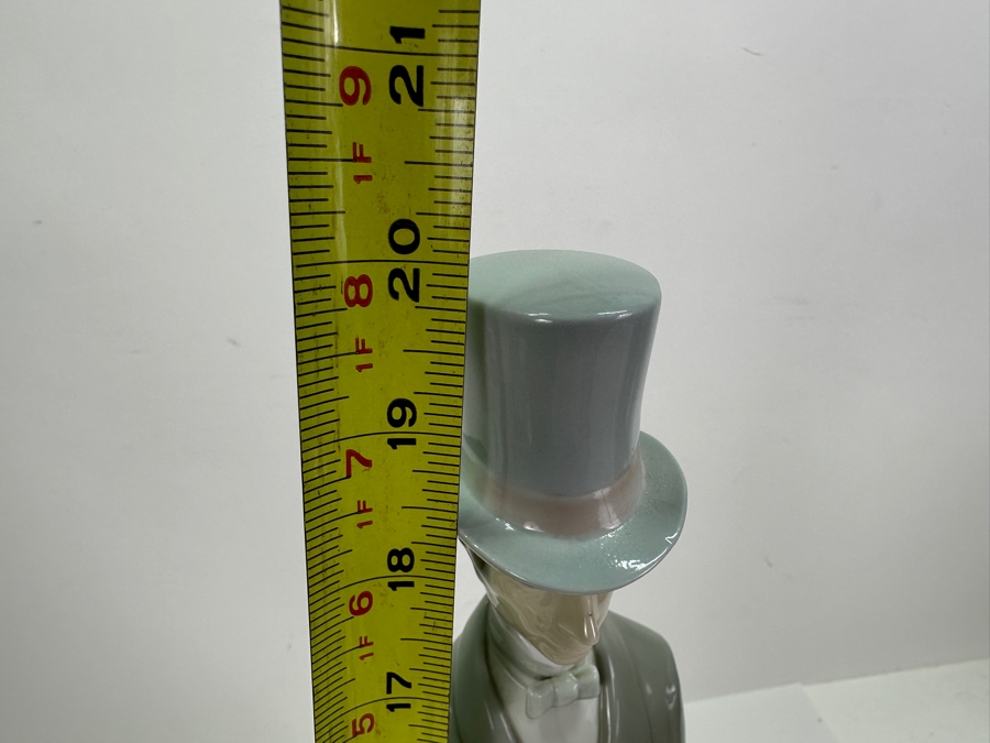 Large Retired Lladro Figurine #4563 Edwardian Couple With Parasol & Small Dog 20H [Photo 12]