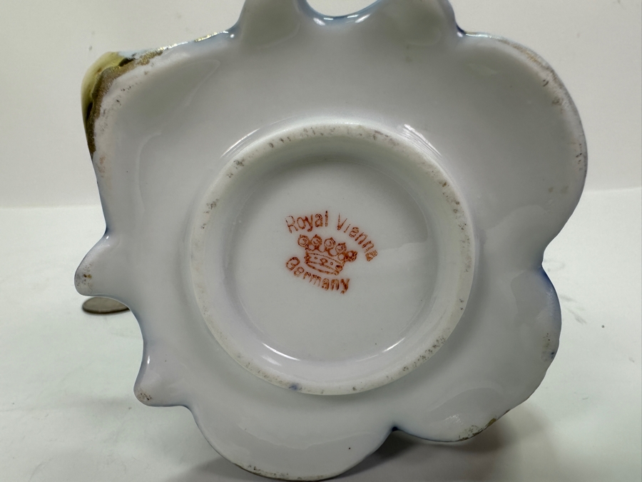 Hand Painted Royal Vienna Germany Vase 9H [Photo 4]