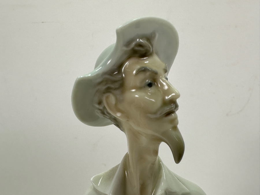 Lladro Don Quixote Standing Up Figurine 12H [Photo 2]