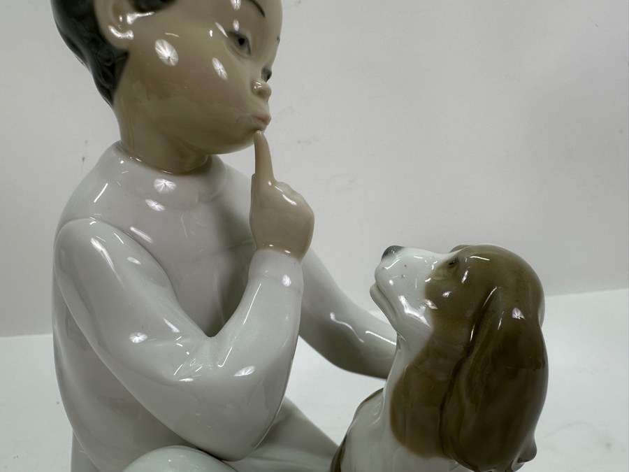Lladro Boy Hushing Dog Figurine 8H [Photo 2]