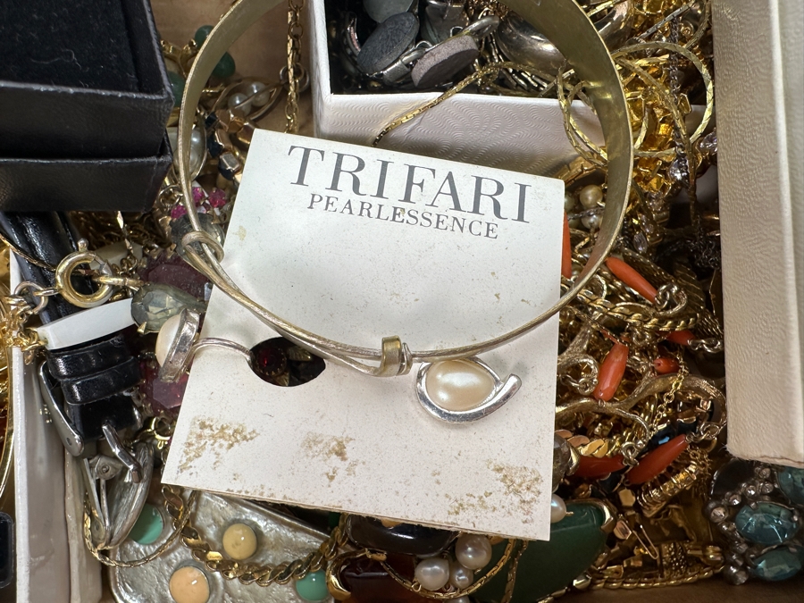 Costume Jewelry Lot - See Photos [Photo 8]