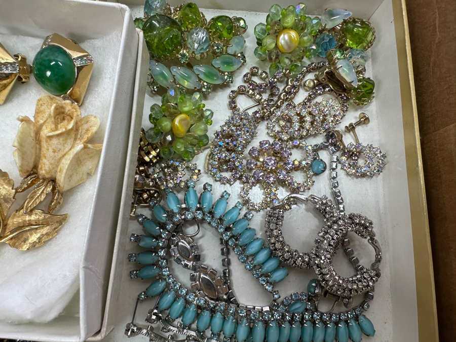 Costume Jewelry Lot - See Photos [Photo 10]