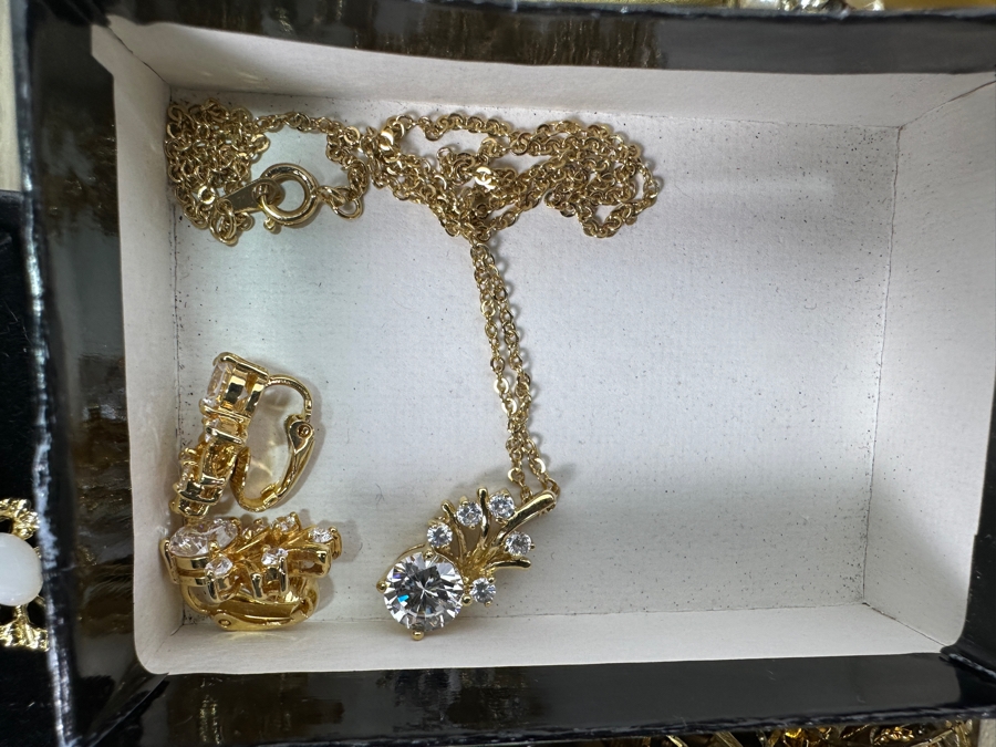 Costume Jewelry Lot - See Photos [Photo 2]