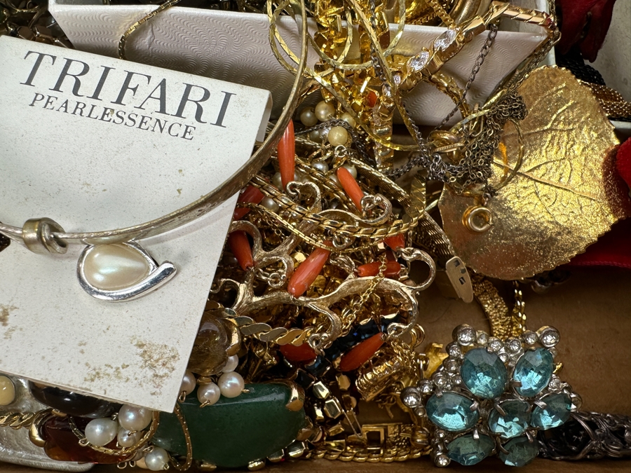 Costume Jewelry Lot - See Photos [Photo 12]