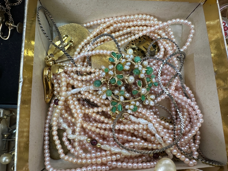 Costume Jewelry Lot - See Photos [Photo 15]