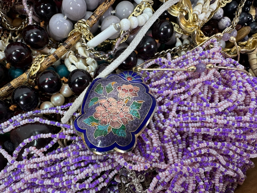 Costume Jewelry Lot - See Photos [Photo 7]