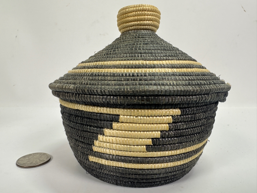 Vintage African Woven Basket With Lid 4.25H [Photo 2]