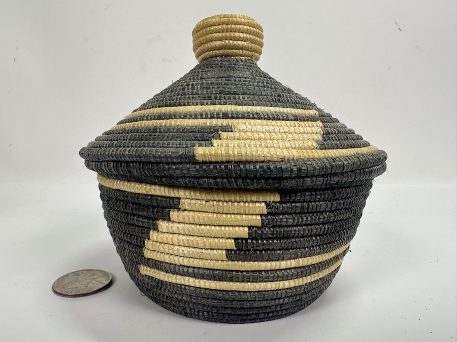 Vintage African Woven Basket With Lid 4.25H [Photo 6]