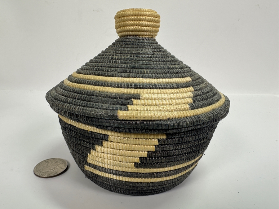 Vintage African Woven Basket With Lid 4.25H [Photo 5]