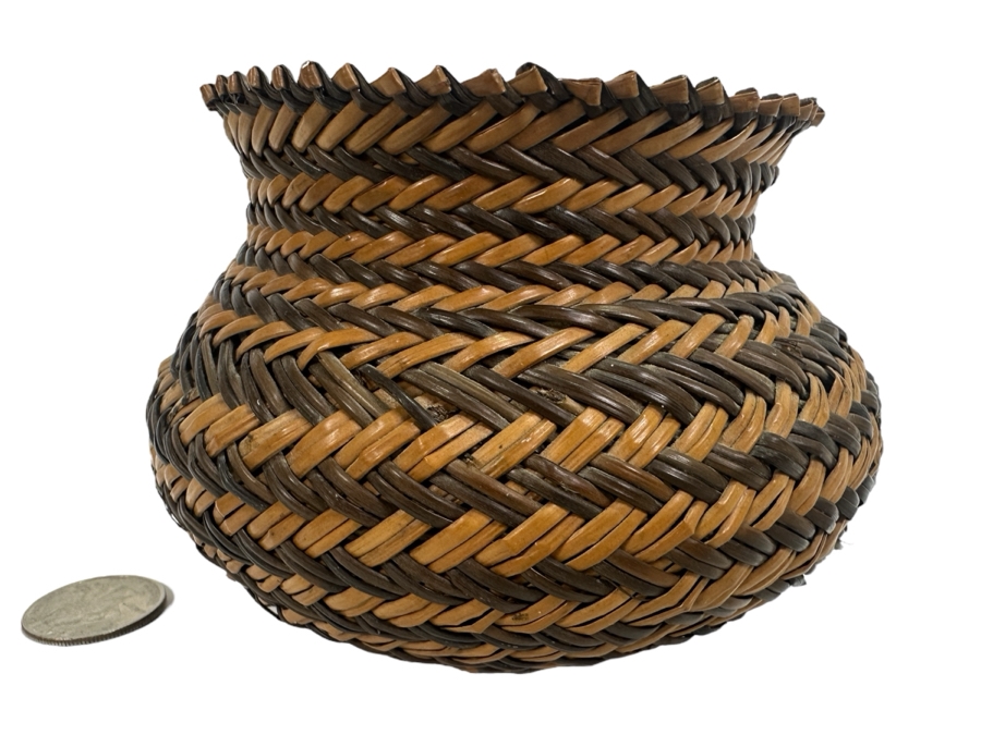 Native American Hand Woven Pine Needle Basket 3.5H