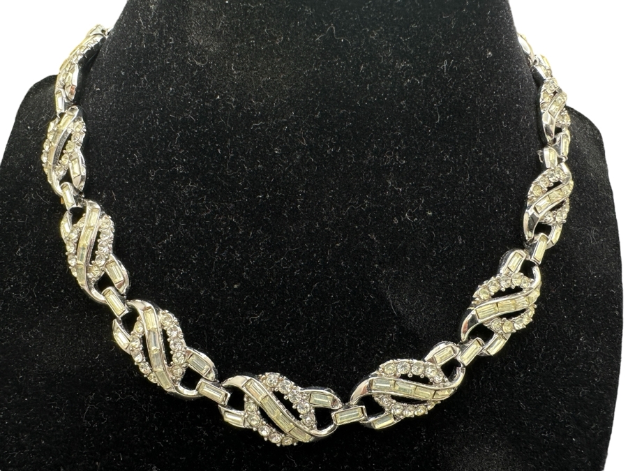 Vintage Trifari 14' Necklace