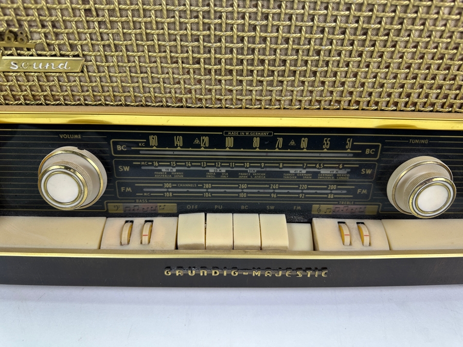 Just Added - Grundig - Majestic Model 2068 Radio Not Working - Needs Servicing 21.5W X 8D X 13H [Photo 3]