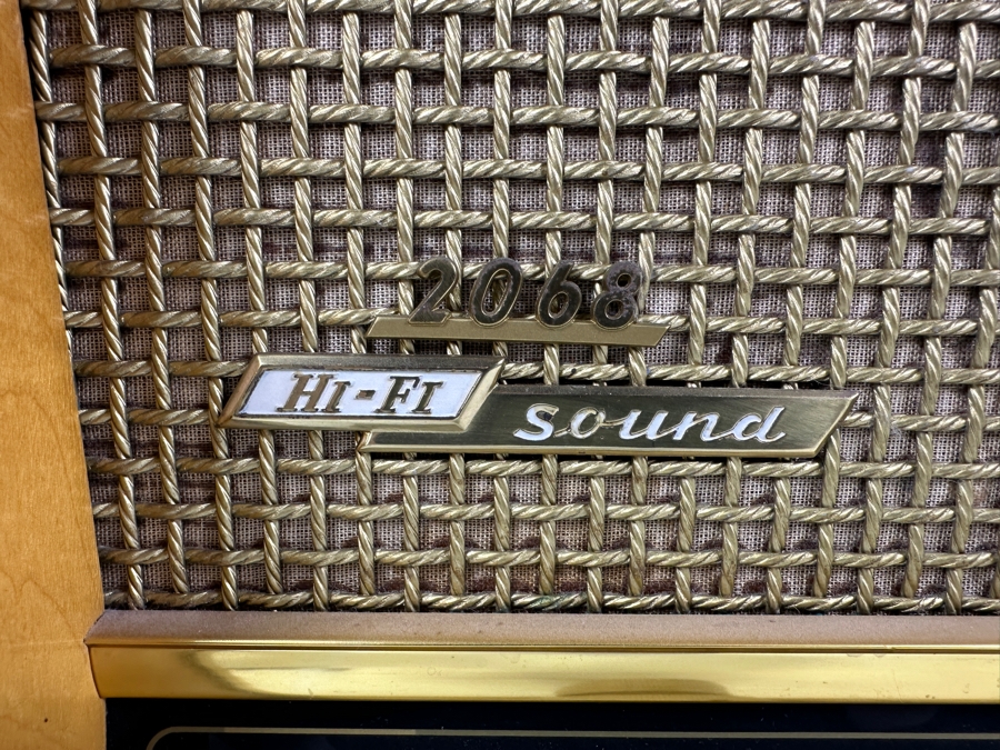 Just Added - Grundig - Majestic Model 2068 Radio Not Working - Needs Servicing 21.5W X 8D X 13H [Photo 2]