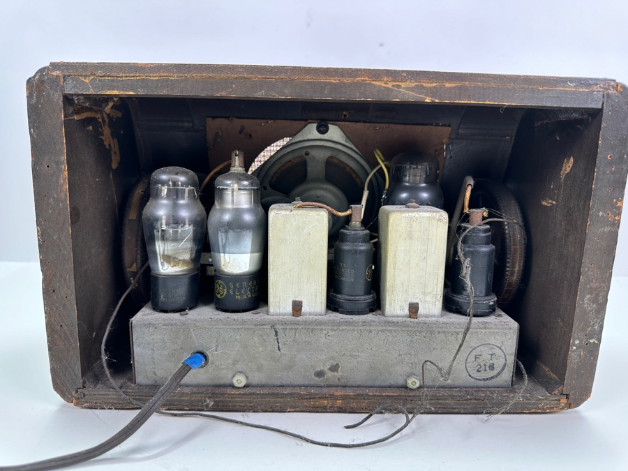 Just Added - Vintage General Electric Wooden Tube Radio - Not Working / Needs Servicing 13W X 7D X 8H [Photo 6]