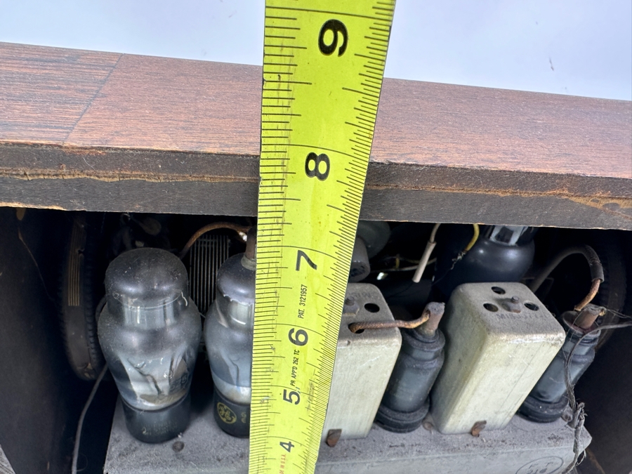 Just Added - Vintage General Electric Wooden Tube Radio - Not Working / Needs Servicing 13W X 7D X 8H [Photo 10]