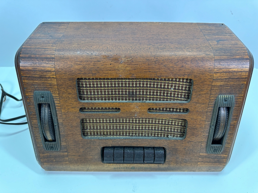 Just Added - Vintage General Electric Wooden Tube Radio - Not Working / Needs Servicing 13W X 7D X 8H [Photo 4]