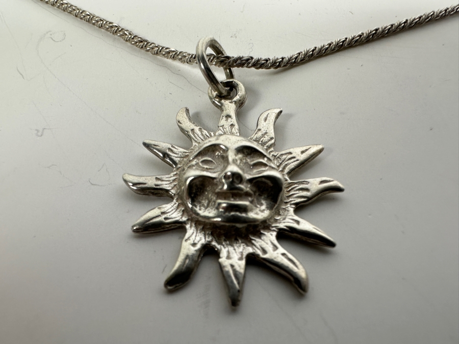 Just Added - Sterling Silver Sun Pendant With 18' Sterling Silver Necklace 7.6g [Photo 2]