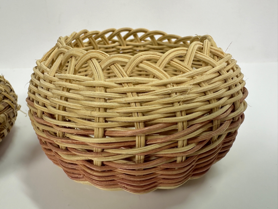 Pair Of Small Native American Baskets [Photo 4]