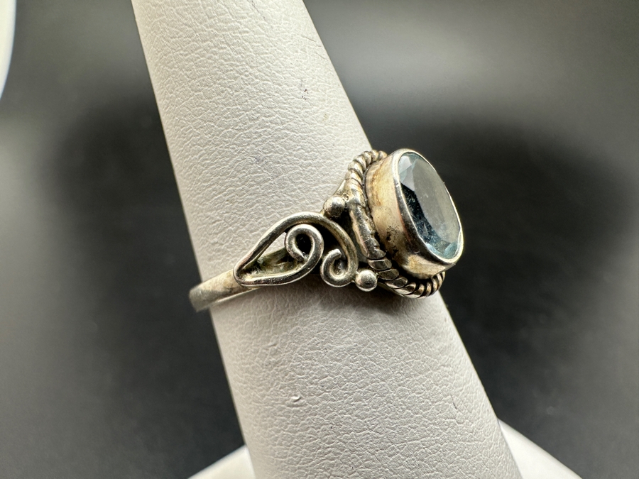 Small Sterling Silver Ring Size 5.5 1.8g [Photo 3]