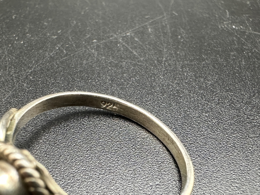 Small Sterling Silver Ring Size 5.5 1.8g [Photo 6]