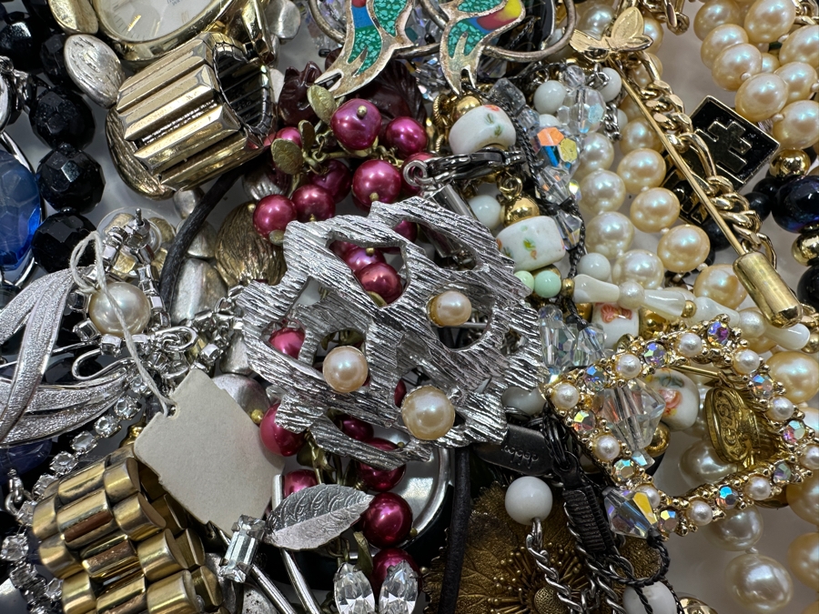 Lot of Costume Jewelry and Watches [Photo 10]