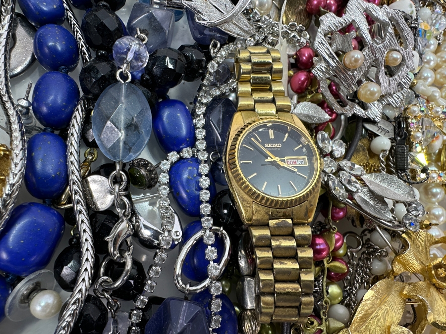Lot of Costume Jewelry and Watches [Photo 2]
