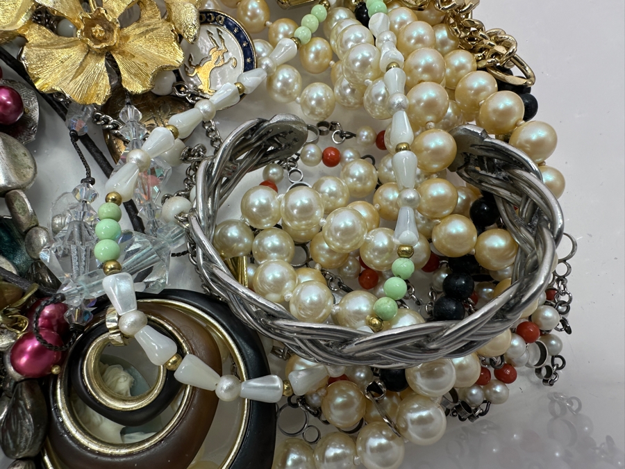 Lot of Costume Jewelry and Watches [Photo 12]