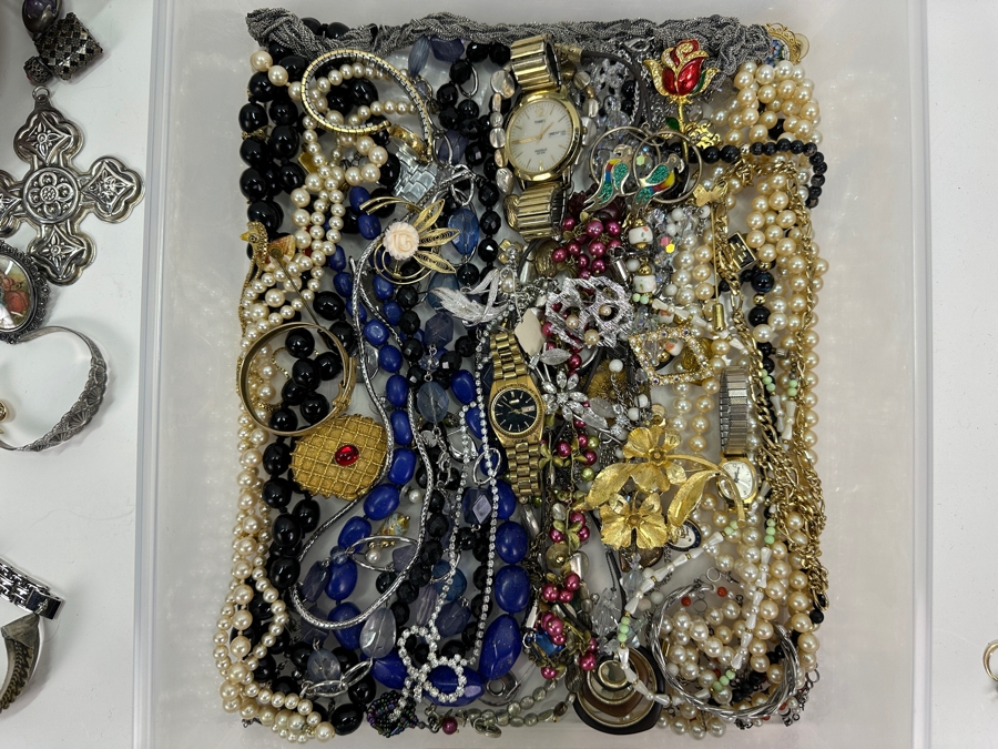 Lot of Costume Jewelry and Watches [Photo 17]