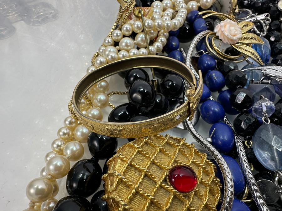 Lot of Costume Jewelry and Watches [Photo 4]