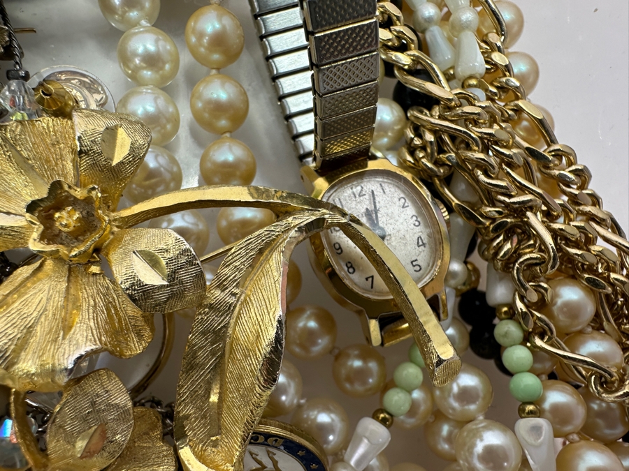 Lot of Costume Jewelry and Watches [Photo 14]