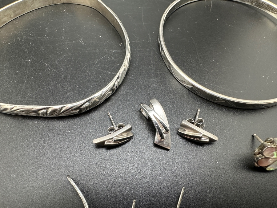 Sterling Silver Jewelry Lot Featuring Bracelets, Earrings & Pins / Brooches 63.7g [Photo 4]