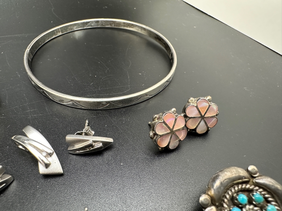 Sterling Silver Jewelry Lot Featuring Bracelets, Earrings & Pins / Brooches 63.7g [Photo 6]