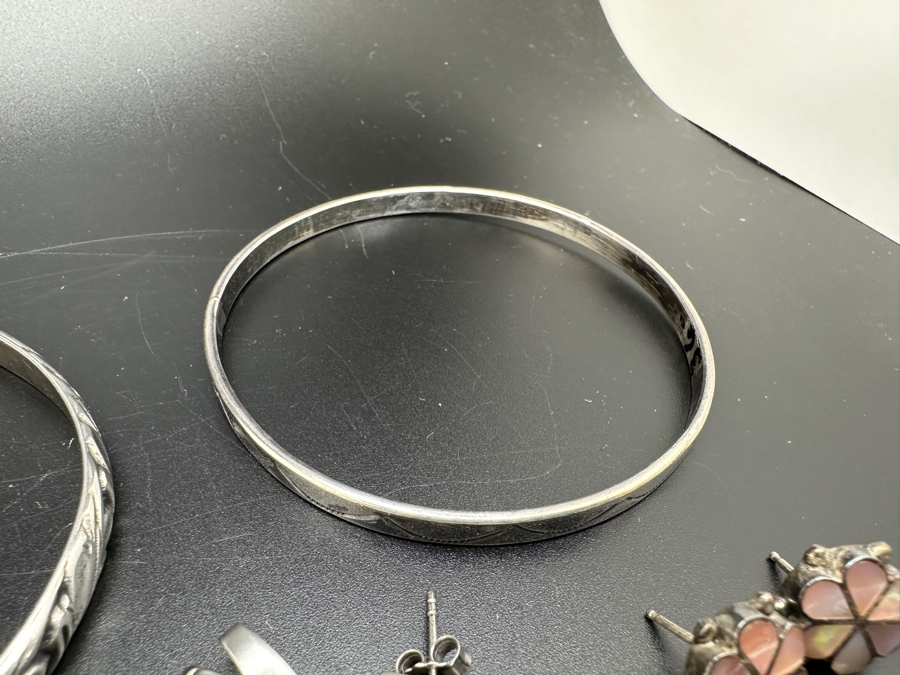 Sterling Silver Jewelry Lot Featuring Bracelets, Earrings & Pins / Brooches 63.7g [Photo 5]