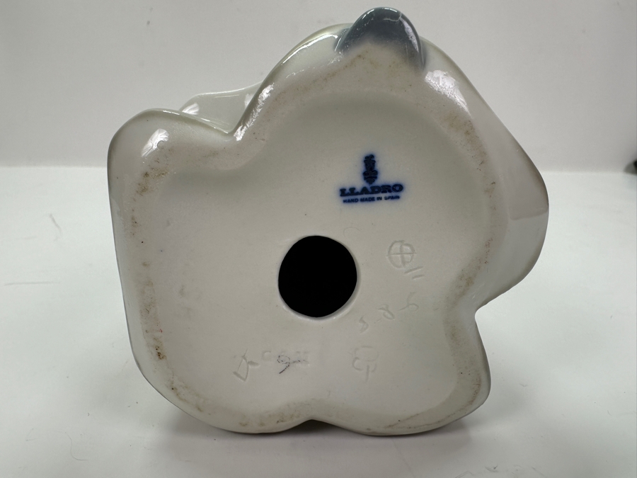 Lladro Girl with Lamb Figurine #4584 10.5'H [Photo 6]