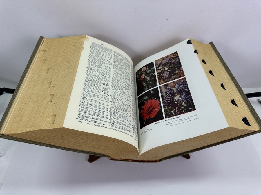 Webster's New Twentieth Century Dictionary Unabridged Second Edition with Wooden Stand [Photo 2]