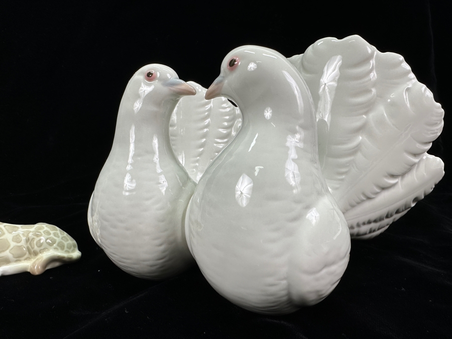 Lladro 1169 'Couple of Doves' Figurine 5H and Lladro Giraffe Figurine 3.5H [Photo 2]