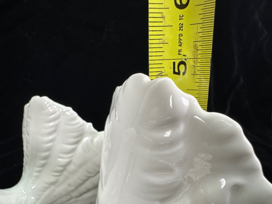 Lladro 1169 'Couple of Doves' Figurine 5H and Lladro Giraffe Figurine 3.5H [Photo 8]