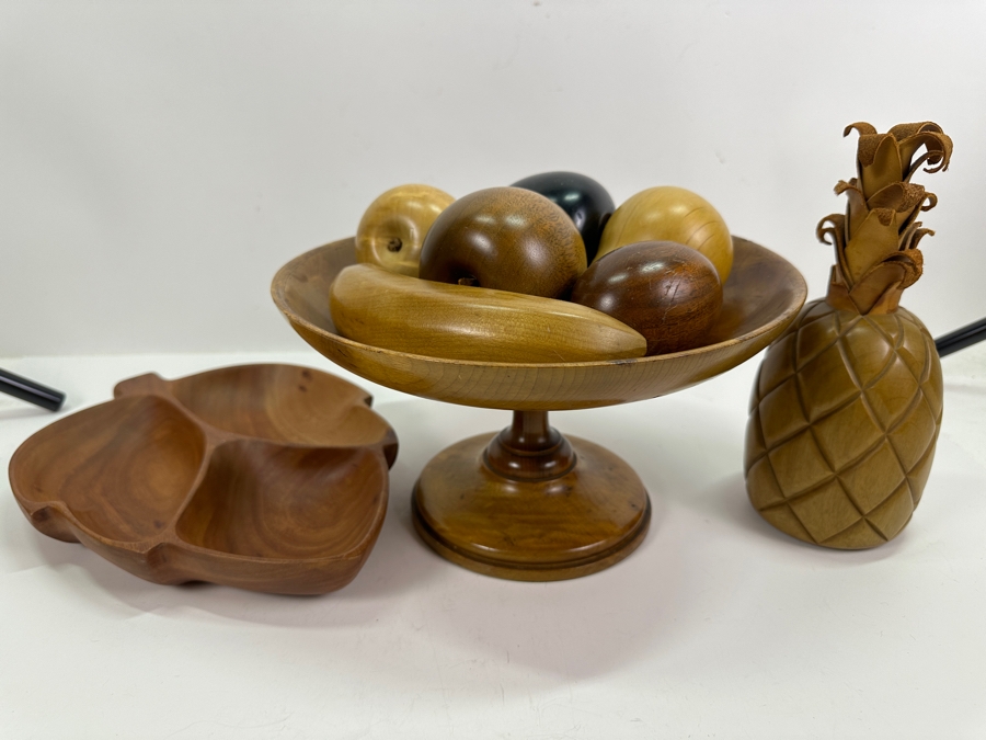 Wooden Bowl with Hand Carved Fruit and Leaf Dish 9.5'W x 5.5'H [Photo 2]