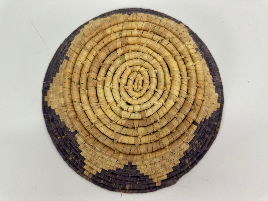 Vintage Native American Hopi Coil Basket 10.25W X 2.5H [Photo 7]