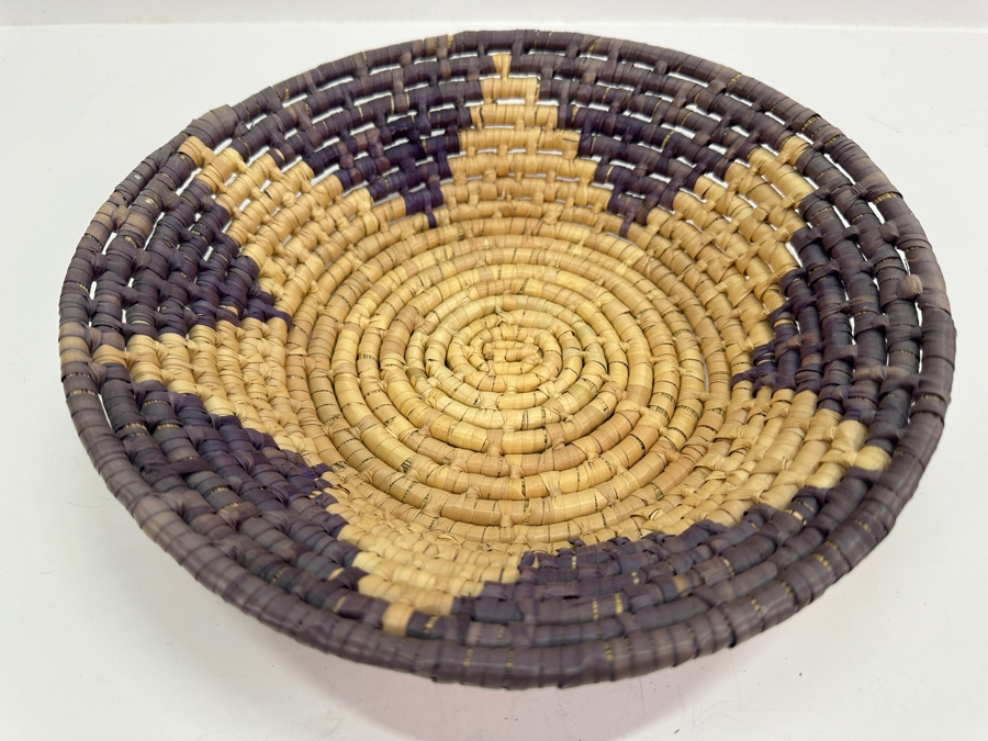 Vintage Native American Hopi Coil Basket 10.25W X 2.5H [Photo 4]