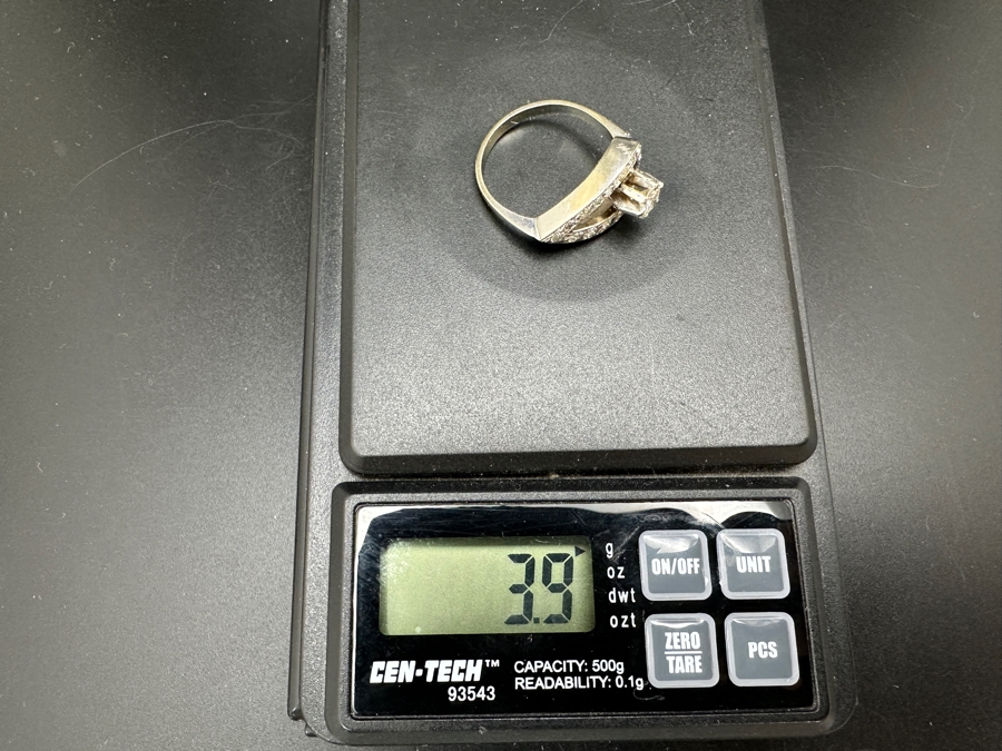 14K Gold Diamond Ring Est. 1/4ct Center Diamond F-G Color / VS1 With (14) 1.8mm Round Diamonds Est. .42cttw 3.9g Size 7.5 Retails $1,400 [Photo 9]