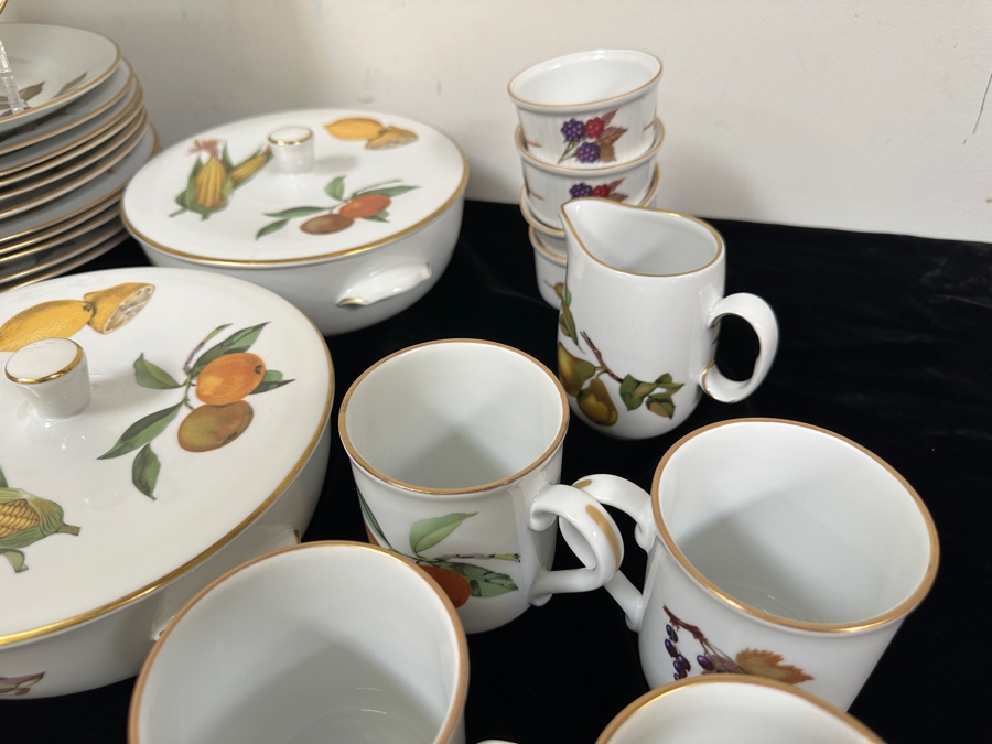 Royal Worcester Fine Porcelain Evesham Made In England Apx Service For 12 With Serving Pieces - See Photos - Retails $3,000+ [Photo 11]