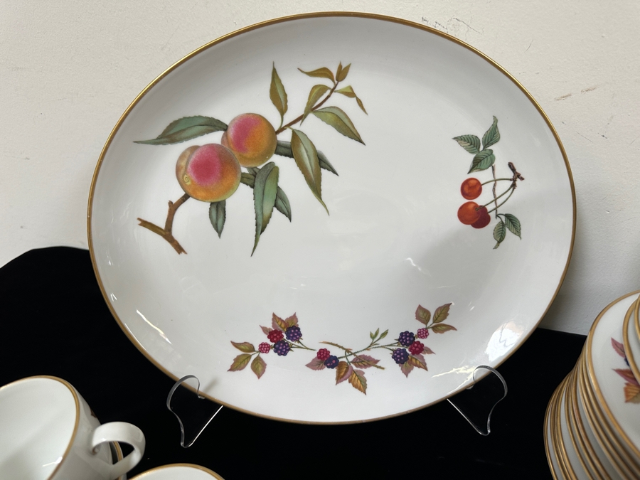 Royal Worcester Fine Porcelain Evesham Made In England Apx Service For 12 With Serving Pieces - See Photos - Retails $3,000+ [Photo 9]
